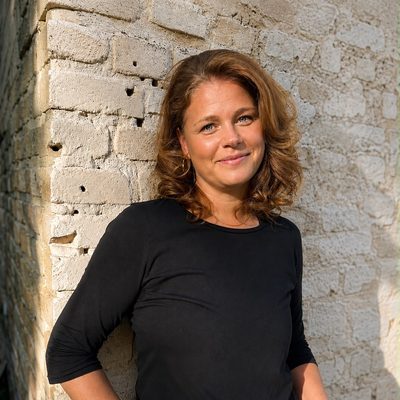 Laura Palm, Hebamme