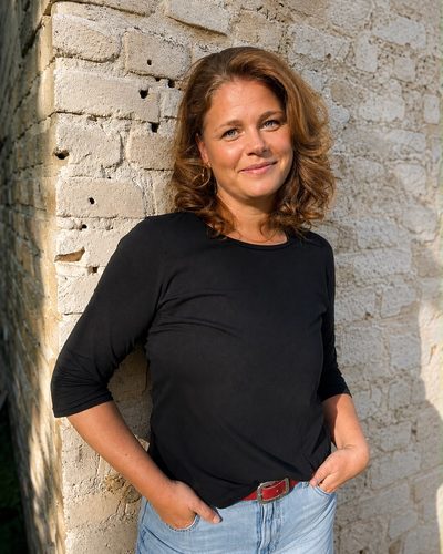 Laura Palm, Hebamme